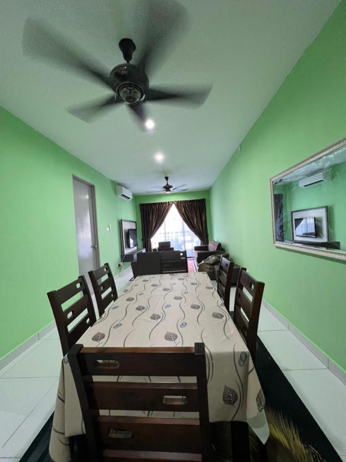 Faiz Homestay Kuching Ngoại thất bức ảnh
